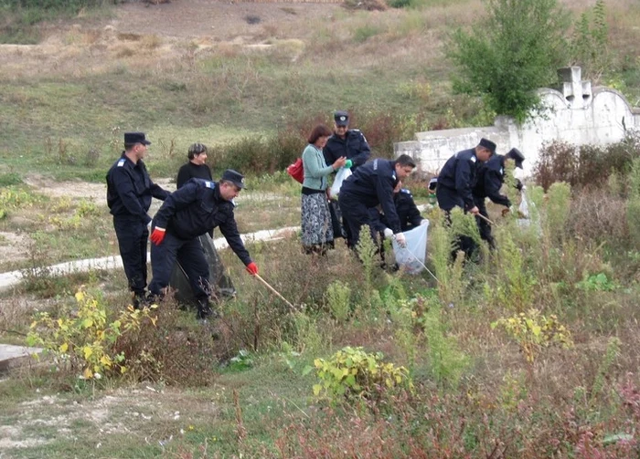 Jandarmii au participat şi anul trecut la marea curăţenie
