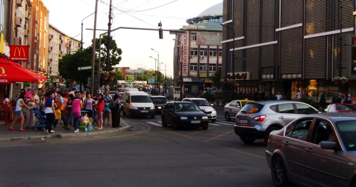 Participanţii la trafic sunt sfătuiţi să aleagă rute ocolitoare fie pe Calea lui Traian, fie pe strada Carol I.
