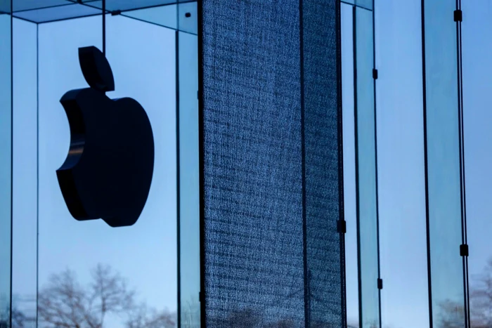 Apple şi Google au ajuns la o înţelegere privind patentele. FOTO Reuters
