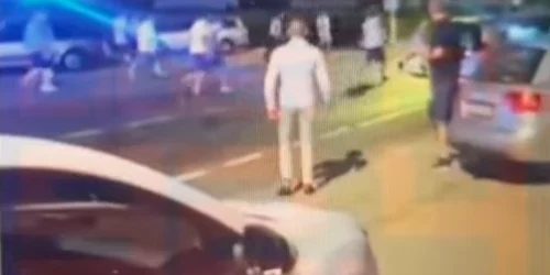 bataie cu săbii, bâte, dar și cu pumnii și picioarele la Tecuci foto Captura video FB Pro Lider FM