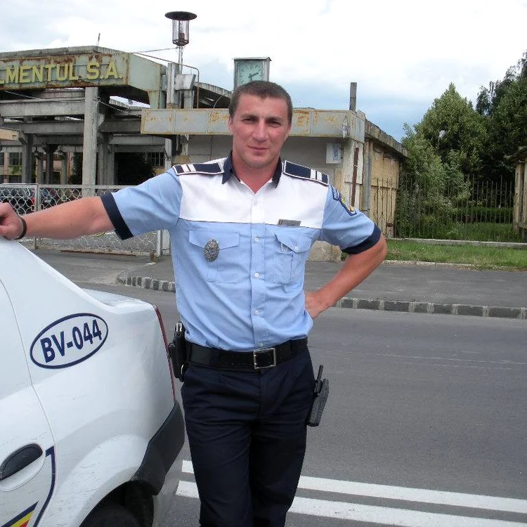 
    Polițistul Marian Godină a fost surprins de radar cu 113 km/h, într-o localitate din județul CovasnaFOTO: Facebook  