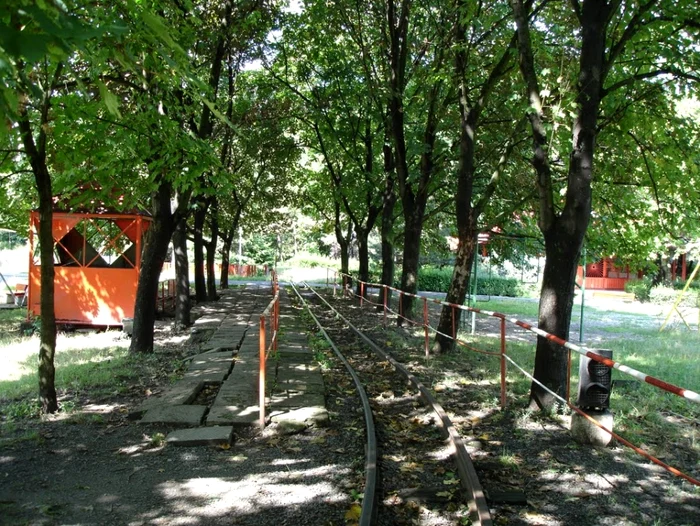 Șinele trenulețului din Parcul Copiilor FOTO Forum/Ratt