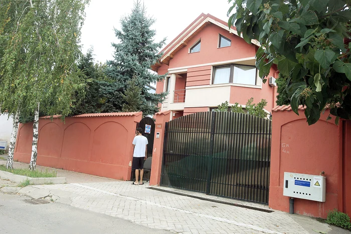 Marcel Pavel spune că a muncit mult şi cinstit pentru a asigura un trai decent familiei saleFoto: Click!