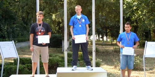 Costin Moisanu a urcat pe cea mai înaltă treaptă a podiumului. Foto: CSU Braşov