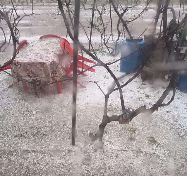 Imagini cu dezastru produs de furtună în mai multe localităţi din Dolj şi Mehedinţi. Grindină de mărimea unei mingi de golf