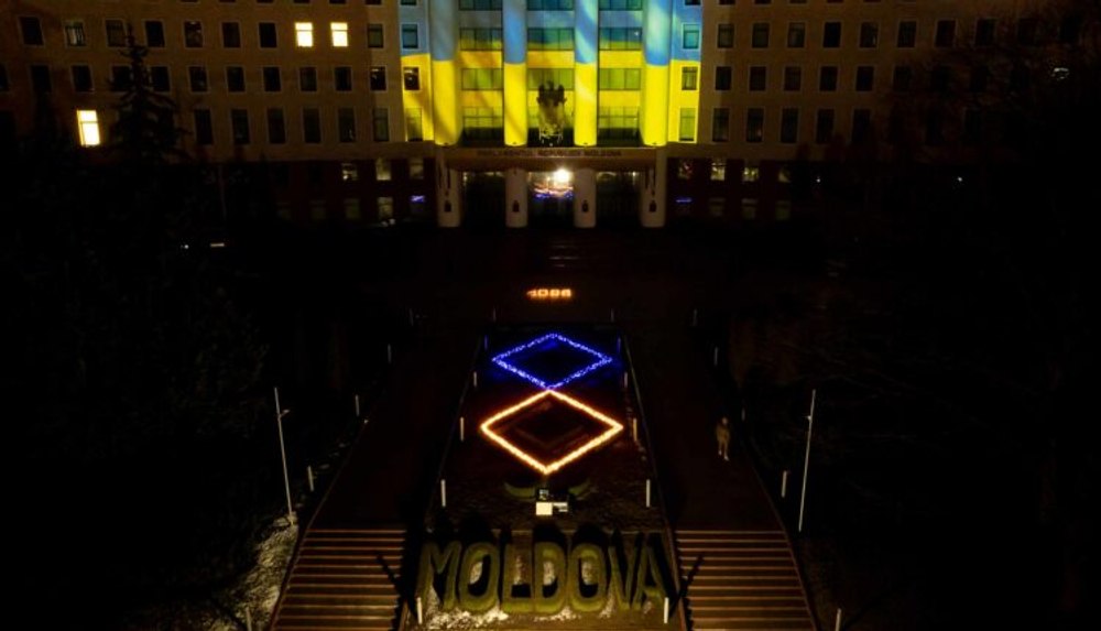 Parlamentul de la Chișinău, iluminat în culorile drapelului ucrainean în semn de solidaritate cu Kievul