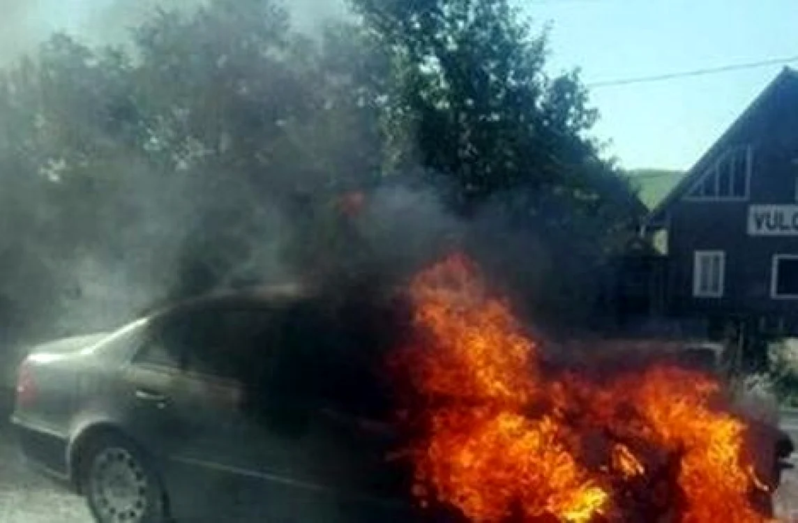 Mercedes incendiat la Berbeşti - Vâlcea urmare a unei răzbunări Foto generică