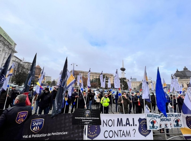 Sindicatele poliţiştilor declanşează proteste pentru achitarea restanţelor salariale