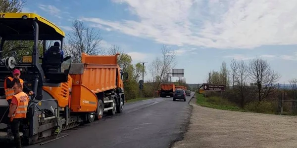 Lucrări la infrastructura rutieră pe şoseaua Deva Lugoj foto drdp timisoara
