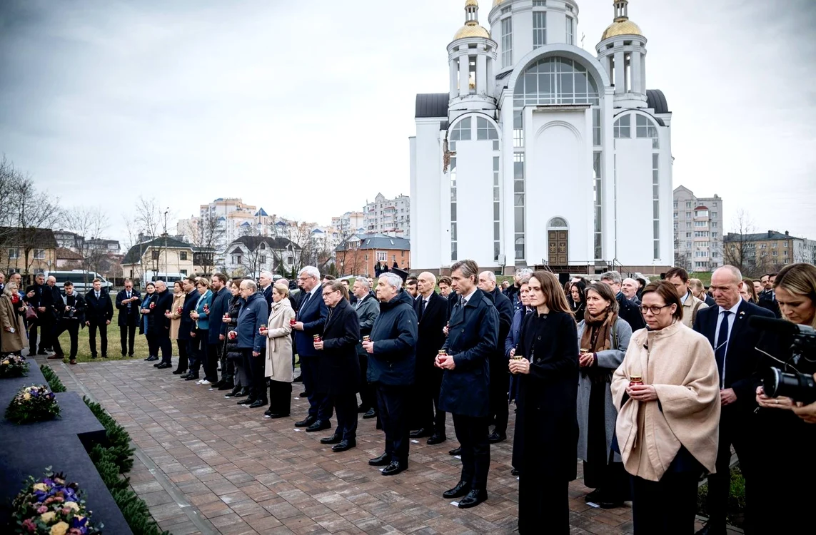 Mai mulți miniștri s-au aflat la Kiev pentru a comemora victimele. FOTO: Facebook/Oana Țoiu
