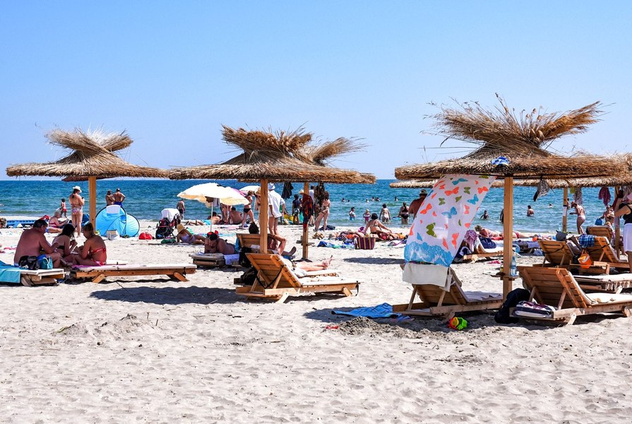 Noua minivacanță, bucuria turismului. Rusaliile vin cu mii de vizitatorii pe litoralul Mării Negre și în Delta Dunării