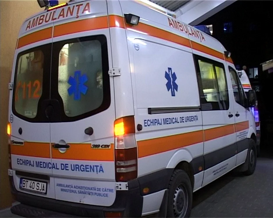 Bărbatul a fost adus cu ambulanţa la spital FOTO botosaninews.ro