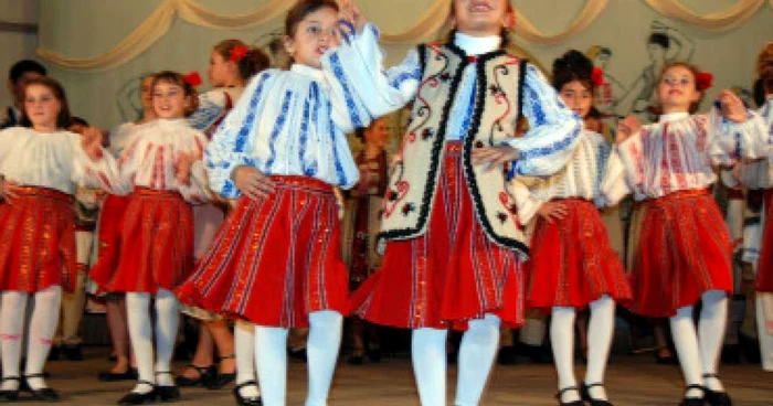 Slatina: Tinerii au cântat doine şi balade olteneşti