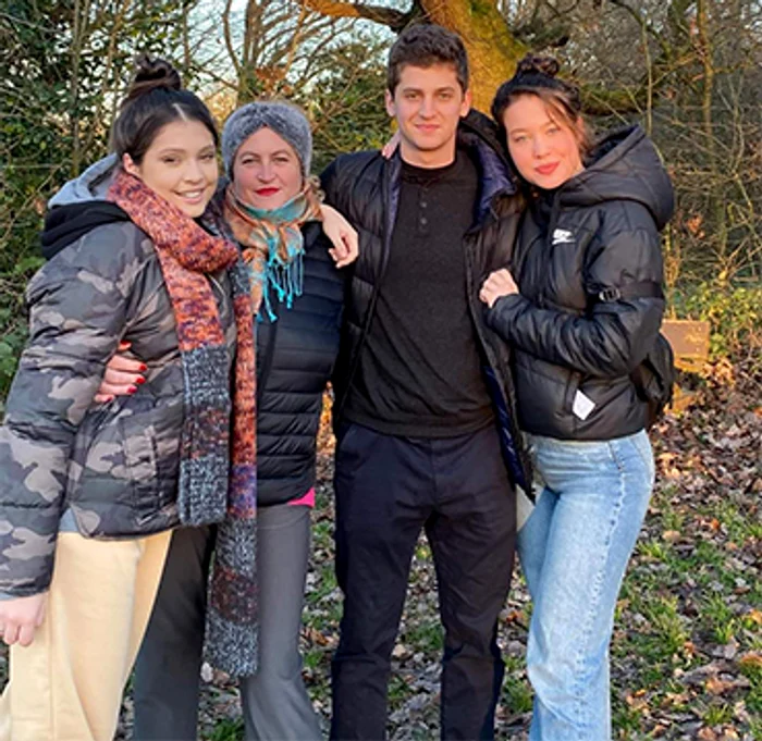 Cu mama și cu fratele, la Londra