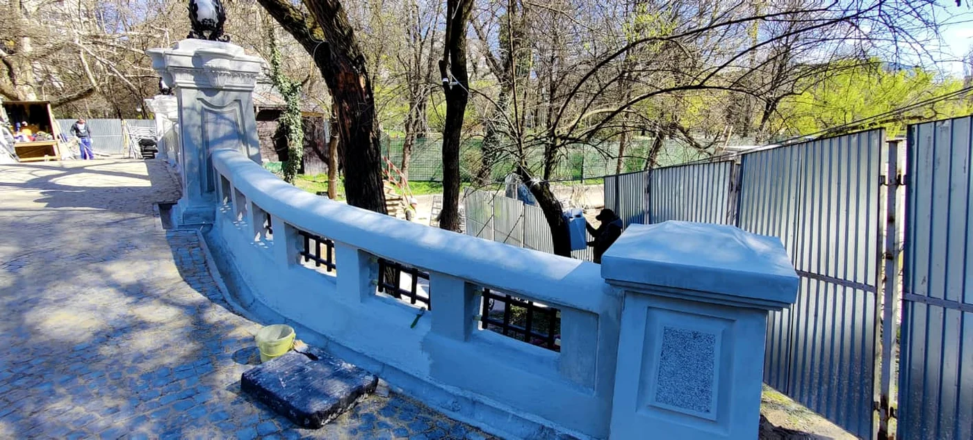 Lucrările de reabilitare la Podul Mare din Parcul Cișmigiu au fost finalizate (foto:  Facebook / Trustul de Clădiri Metropolitane Oficial)