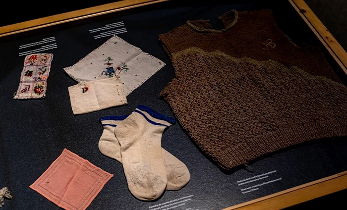 Obiecte create de femei, în timpul încarcerării. FOTO: Memorialul Sighet