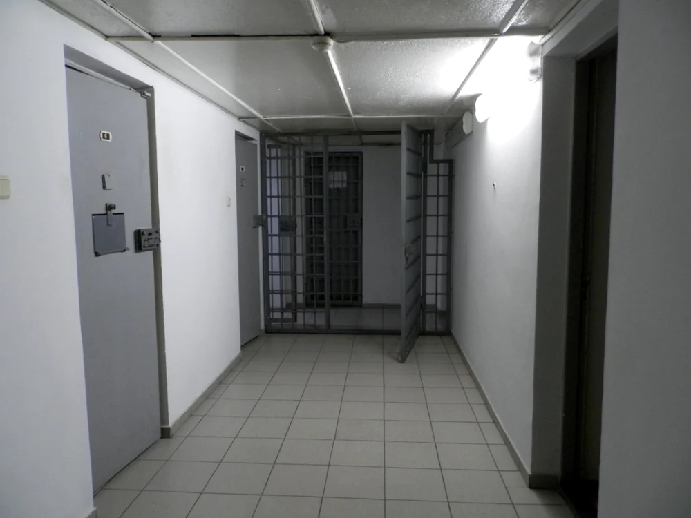 Coridorul din interiorul arestului CNA. FOTO: Adevărul Moldova