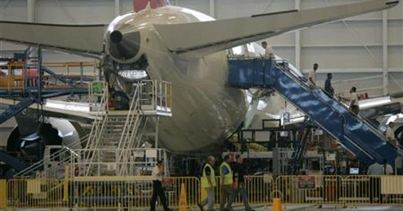 Boeing e acuzat că face improvizaţii în fabricarea modelului 787 Dreamliner, foto arhivă