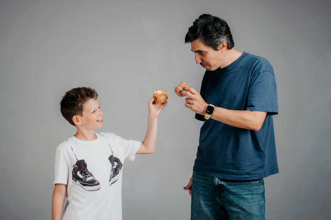 Actorul principal Matei Donciu și regizorul Paul Negoescu.