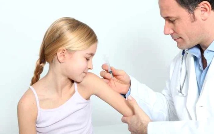 vaccinarea adolescentelor împotriva HPV ar trebui să se reia în ianuarie 2020, a anunţat Ministerul Sănătăţii FOTO: arhiva