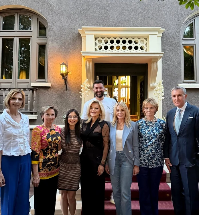 Nadia Comăneci, Loredana Groza, Elena Boncea și Smiley alături de Principesa Maria, Principesa Sofia, Majestatea Sa Margareta și Principele Radu   FOTO Instagram (1) jpg