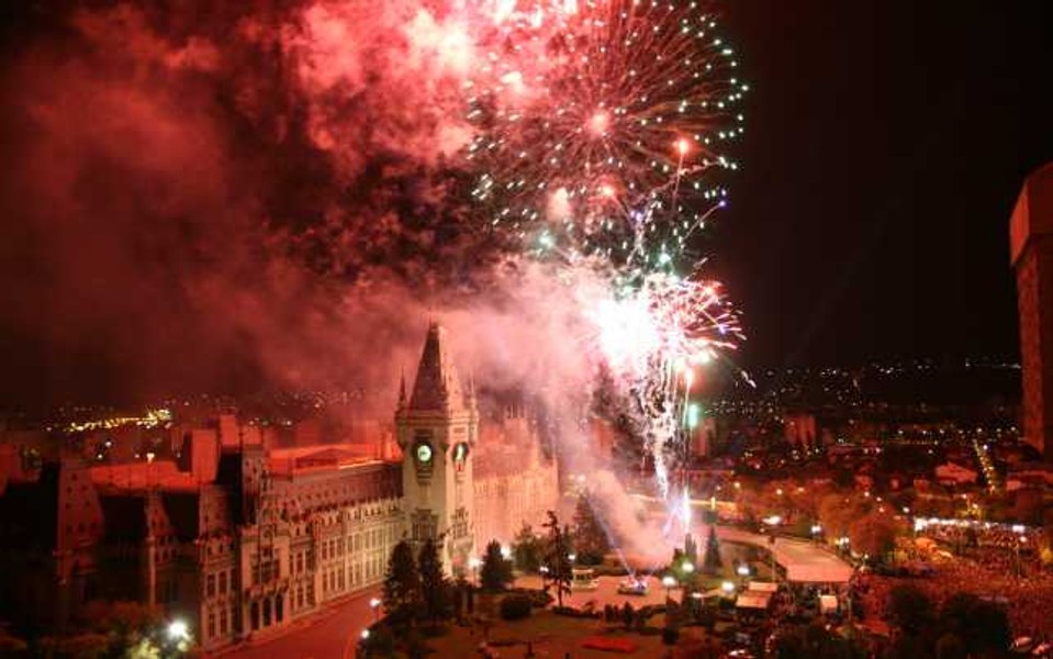 Suspiciuni de corupție la Primăria Iași cu privire la organizarea Revelionului public 2022-2023. Cinci suspecți în vizorul DNA