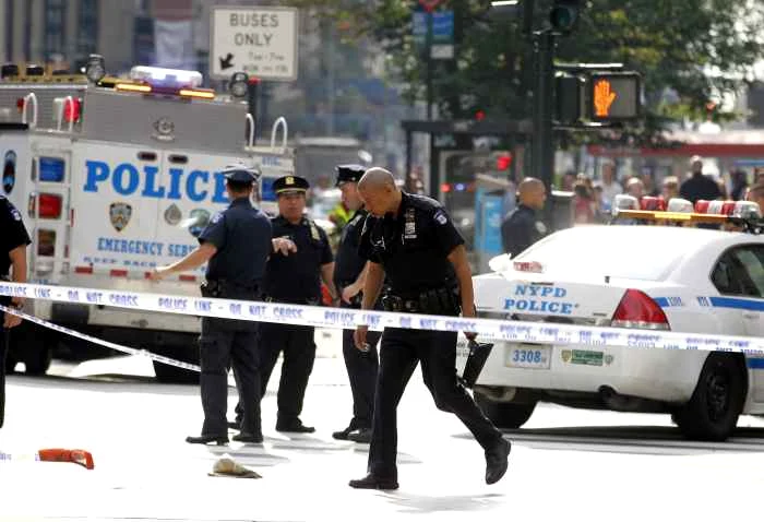 Scene de groază în apropierea Empire State Building din New York: (foto: Reuters)