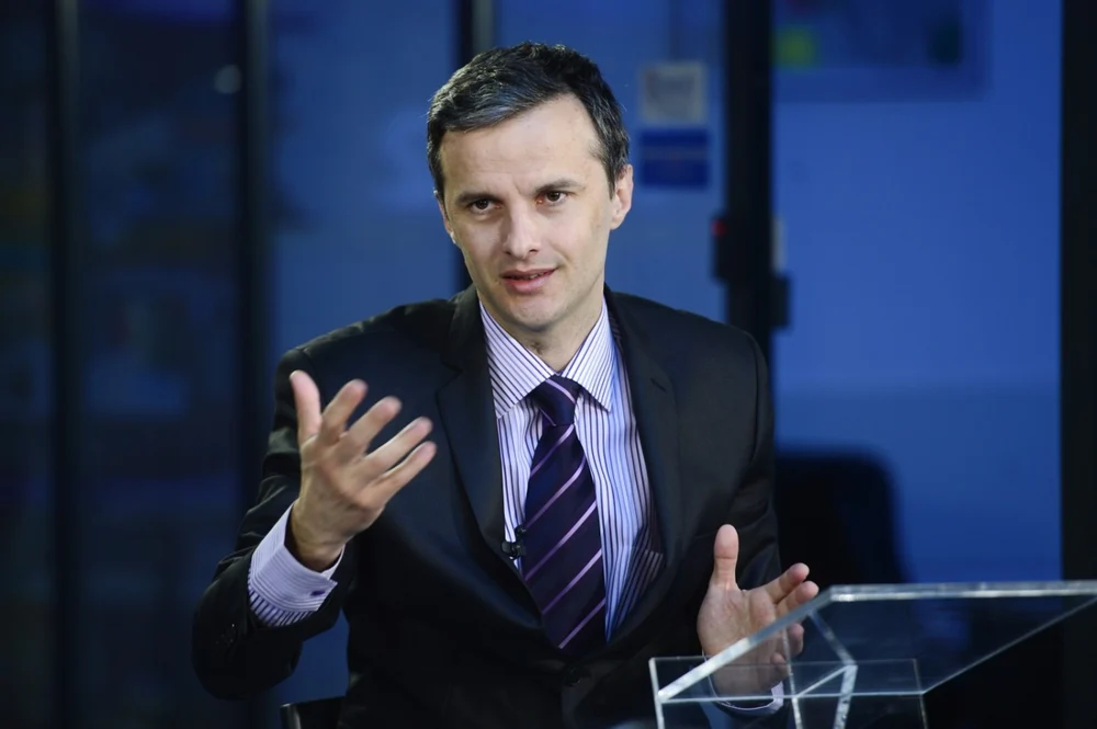 Profesorul de economie Cristian Socol enumeră șapte consecințe dacă nu s-ar plafona adaosul comercial la alimentele de bază