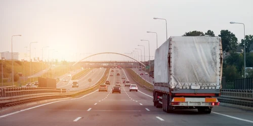 Drum cu trei benzi, foto shutterstock jpg