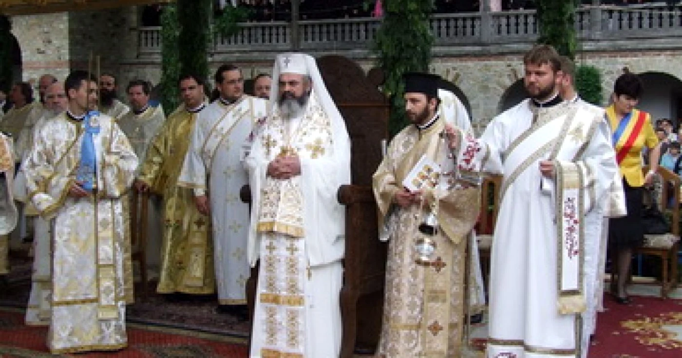 NEAMŢ: Agitaţie la Episcopia Romanului. Revista presei locale