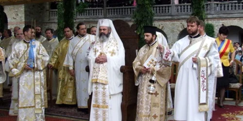 NEAMŢ: Agitaţie la Episcopia Romanului. Revista presei locale