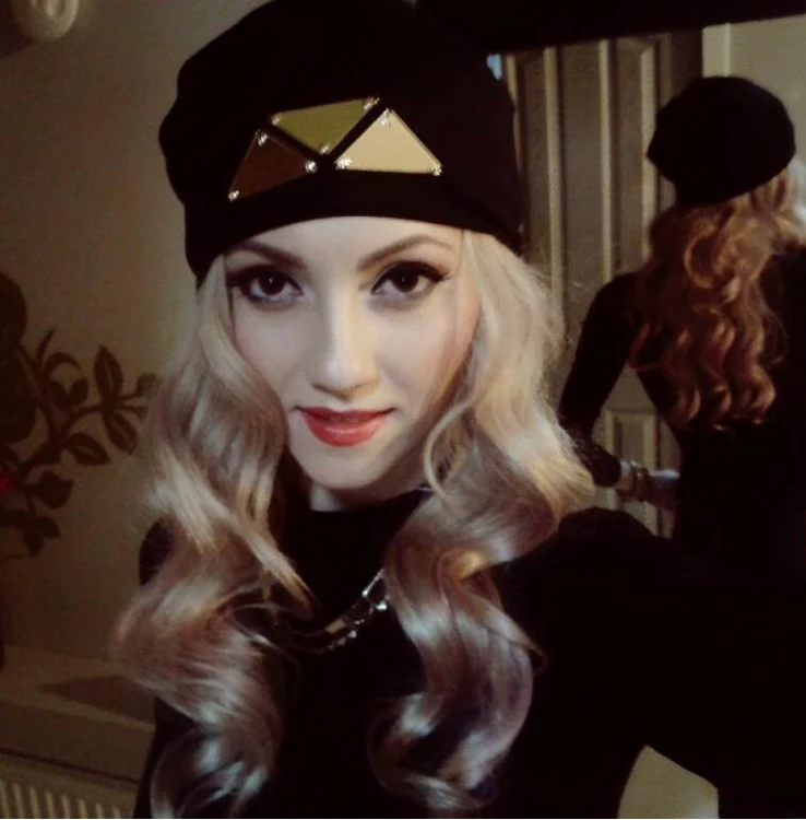 
    Simona Nae  