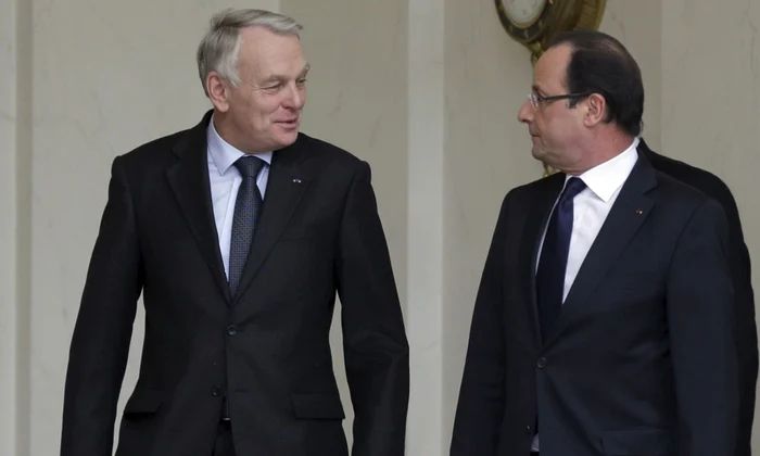 Premierul francez Jean-Marc Ayrault şi preşedintele  François Holland au luat măsuri preventive de teama unor atentate teroriste comise de grupările islamiste din ţările africane FOTO Reuters