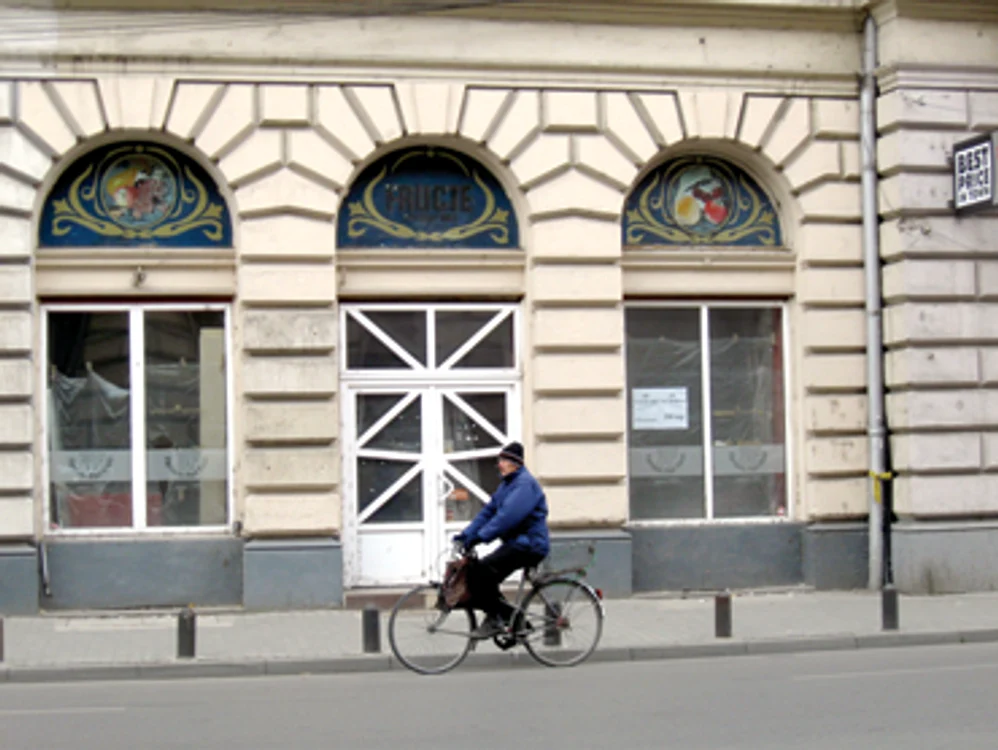 Arad: Stradă de închiriat, în miezul crizei financiare