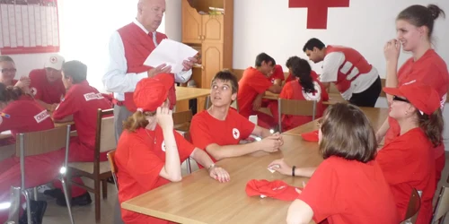 Voluntarii Crucii Roşii