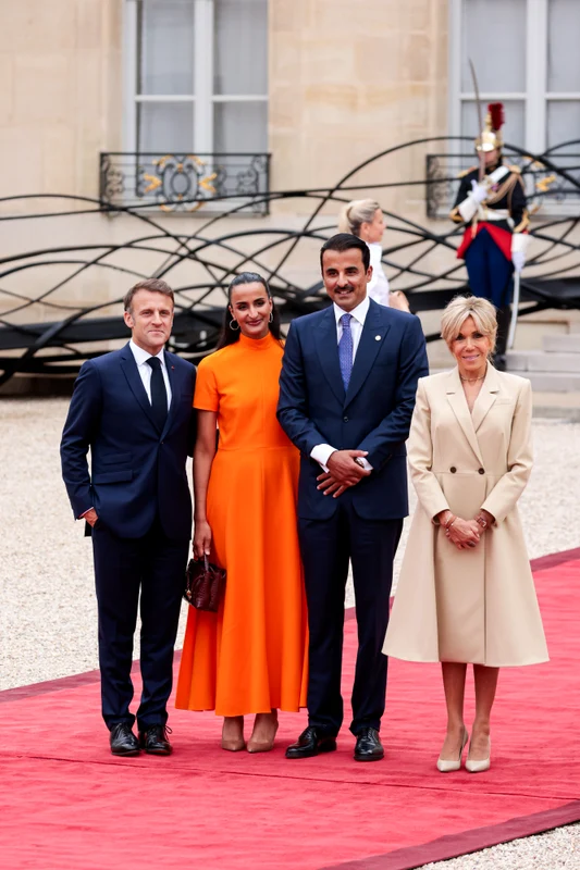 Șeicul Qatarului și sora lui, Hind, alături de cuplul Macron
