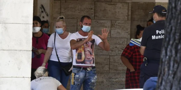 Purtarea mastii la Campania Italia FOTO EPA-EFE