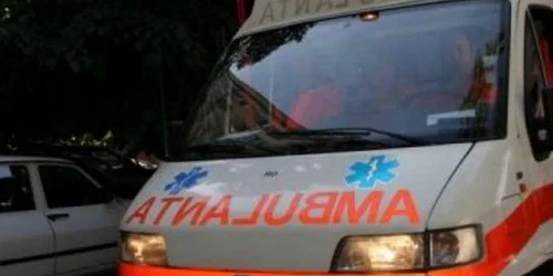 Bătrânul a fost transportat de urgenţă la spital