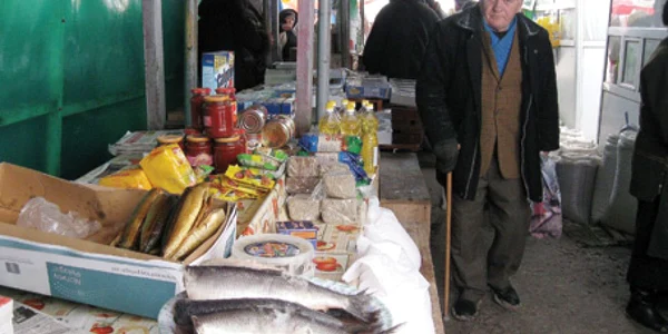 În piaţa din Chişinău merg zilnic sute de botoşăneni