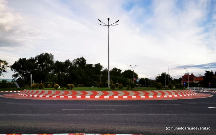 noul sens giratoriu de la santuhalm deva foto daniel guta adevarul