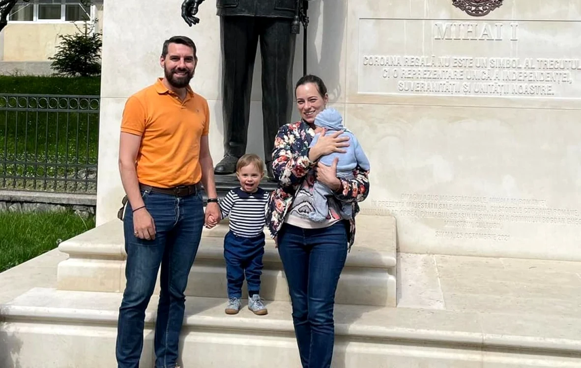 Principele Nicolae, soţia Alina-Maria şi cei doi copii. Foto Facebook