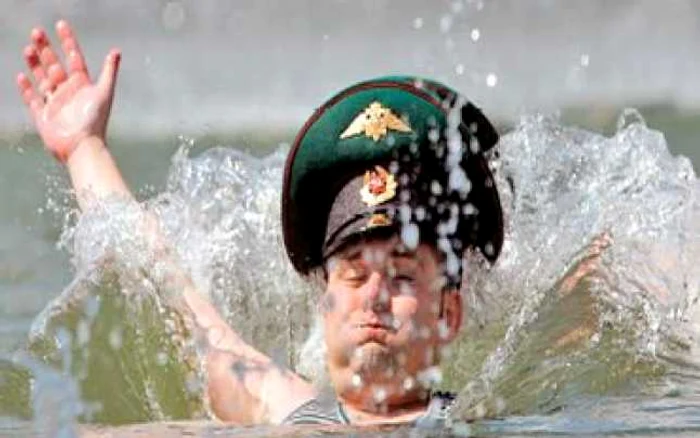 Martor foto: Moscova înfierbântată. Grăniceri la apă!