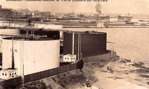 Constanța. Portul cu bazinele de petrol, în perioada interbelică (© Imago Romaniae) 