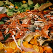 Mâncare aruncată risipă alimentară Foto Restograf