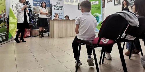 un doctor si un farmacist le explica copiilor ce este imunitatea   foto alina mitran (45) jpg