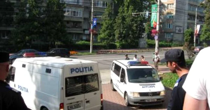 Suceava: Doi infractori urmăriţi internaţional au fost prinşi de poliţişti