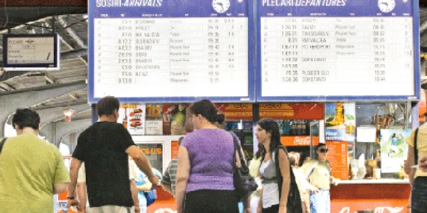 În loc să primească despăgubiri, pasagerii vor plăti pentru întârzierile trenurilor