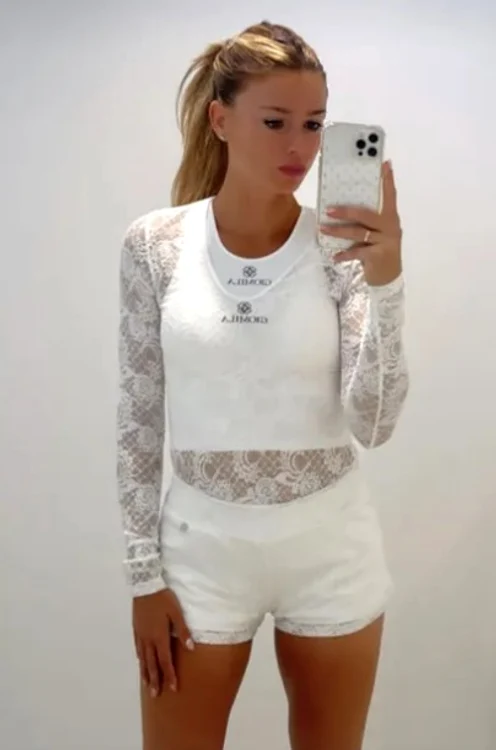 Camila Giorgi va purta la Wimbledon un echipament cu dantelă