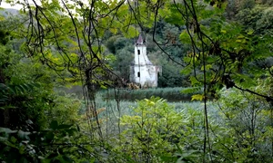 Biserica de la coada lacului Cinciș adevarul jpg