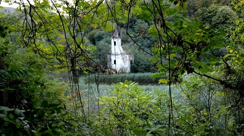 Biserica de la coada lacului Cinciș adevarul jpg